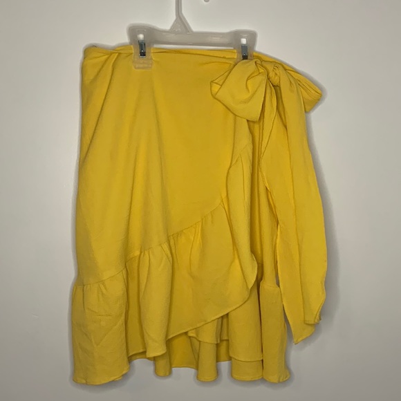 Yellow Wrap skirt - Picture 1 of 5
